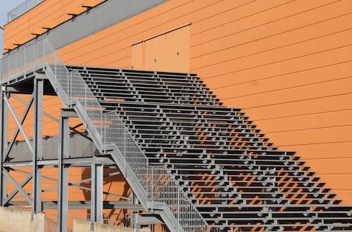 Строительство лестниц из металлоконструкций